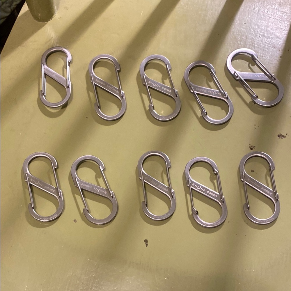 Silver S-Shaped Key Holders with Dual Openings